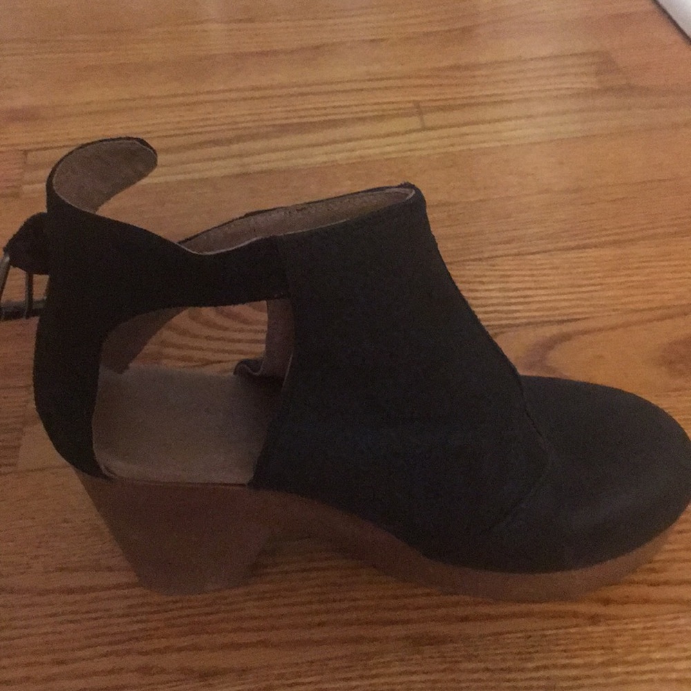 Free People “Amber Orchard” Cutout Bootie size 38